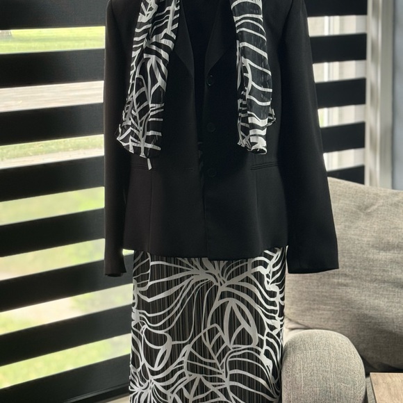 Collections for Le Suit Women’s 3pc Skirt Set Black & White Size 14P - Picture 7 of 16